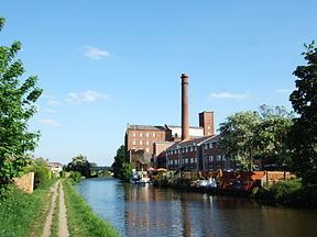 Leeds and Liverpool Canal httpsuploadwikimediaorgwikipediacommonsthu