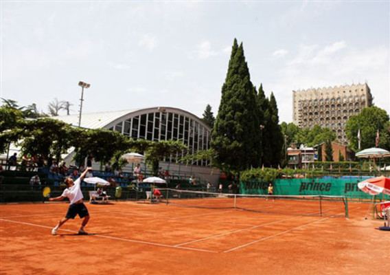 Leila Meskhi 6 Open courts clay and 2 closed courts ta Leila Meskhi Tennis