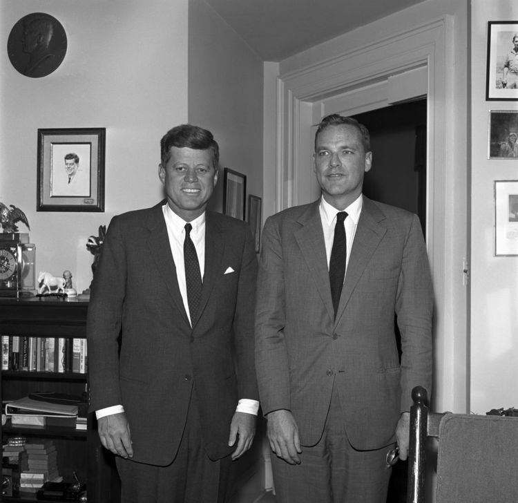 Lem Billings KN20770 President John F Kennedy with Family Friend
