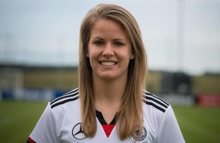 Lena Petermann Lena Petermann lebt seit 20 Frauenfuball So ticken