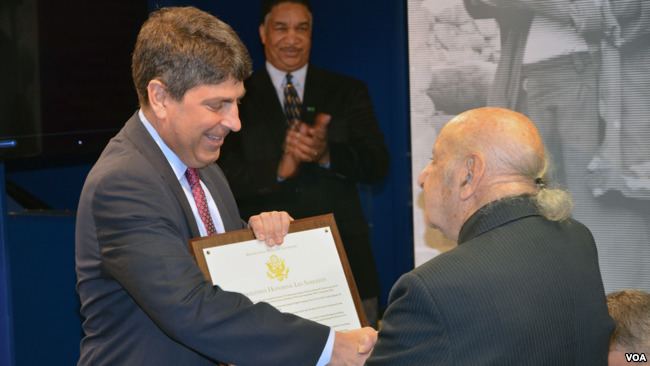 Leo Sarkisian Leo Sarkisian Honored with VOA Studio Dedication