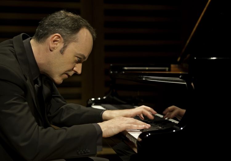 Leon McCawley Meet the ArtistLeon McCawley The CrossEyed Pianist