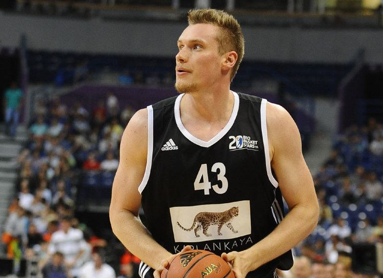 Leon Radošević Leon Radoevi pojaao Brose Basket Koarka Novostirs