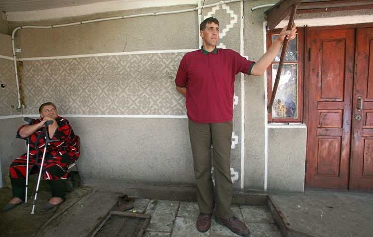 Leonid Stadnyk World39s Tallest Man Leonid Stadnyk Killed by 39Curse39 Aged 44