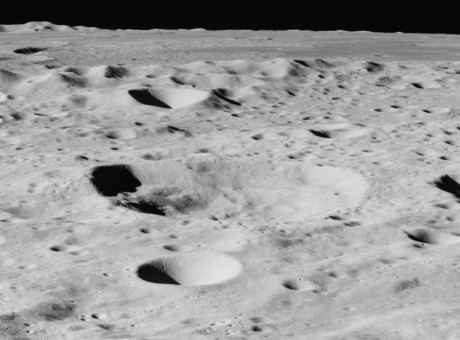 Leonov (crater)