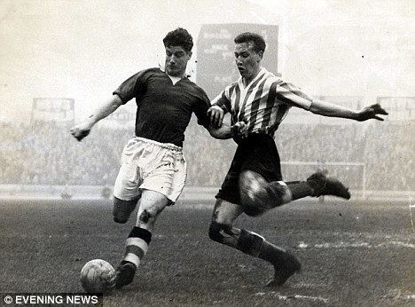 Les Stubbs Former Chelsea favourite and 1955 title winner Les Stubbs dies at