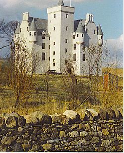 Leslie Castle httpsuploadwikimediaorgwikipediacommonsthu