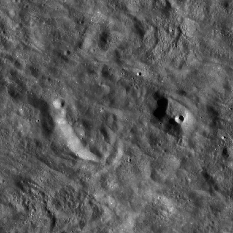 Lewis (crater)