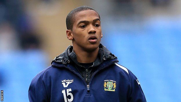 Lewis Young BBC Sport Lewis Young Aldershot Town sign exYeovil winger