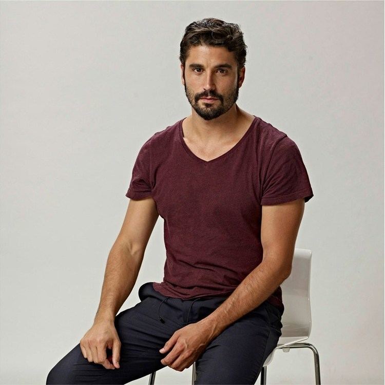 Álex García (actor) alex garcia actor Google Search Beards Pinterest Actors