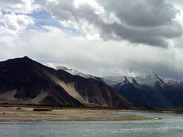 Lhasa River httpsuploadwikimediaorgwikipediacommonsthu