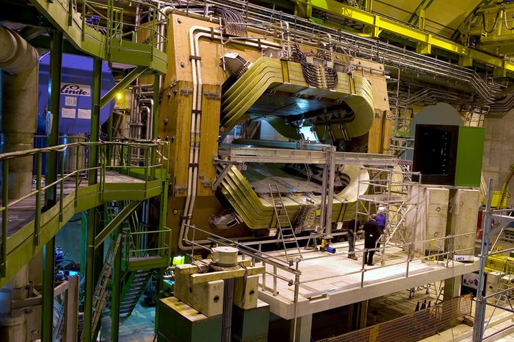 LHCb experiment Pentaquark CERN Discovers An Exotic Particle Made Up Of Five