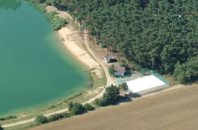 Lhota wwwbeachczfotogaleriejezerolhota01hristena