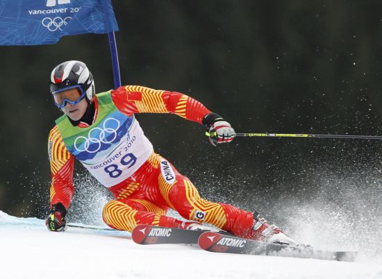 Li Lei (skier) Chinas Li Lei in Olympic alpine skiing mens giant slalom
