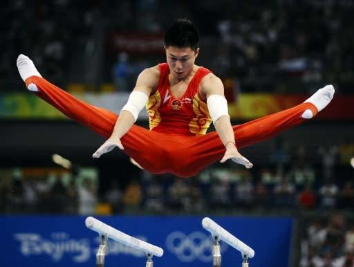 Li Xiaopeng (gymnast) Li Xiaopeng of China wins parallel bars gold