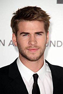 Liam Hemsworth iamediaimdbcomimagesMMV5BMTQ5ODI0MDc4M15BMl5