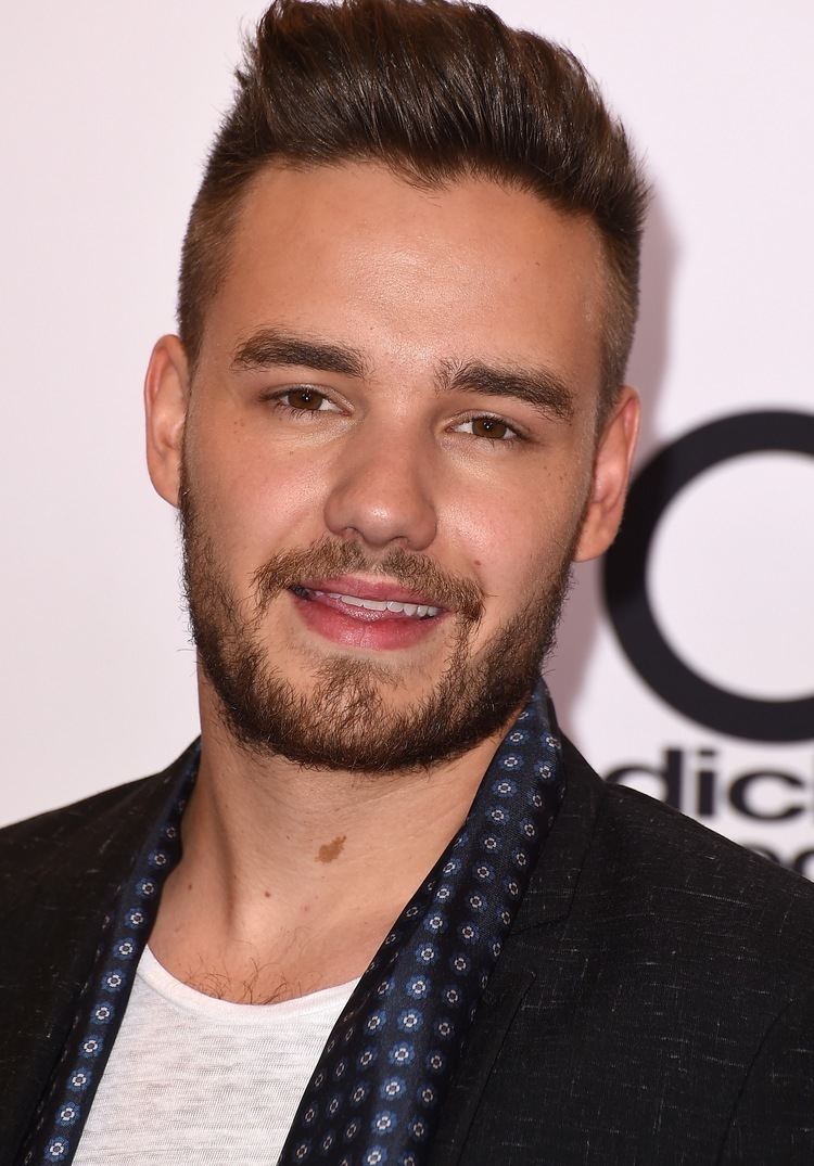 Liam Payne Liam Payne39s Scarf At The 2015 Billboard Music Awards Twist