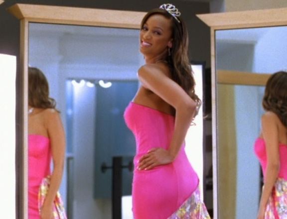 Life-Size A Complete Ranking Of Tyra Banks 15 LifeSize Looks MTV