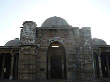 Lila Gumbaj Ki Masjid, Champaner httpsuploadwikimediaorgwikipediacommonsthu