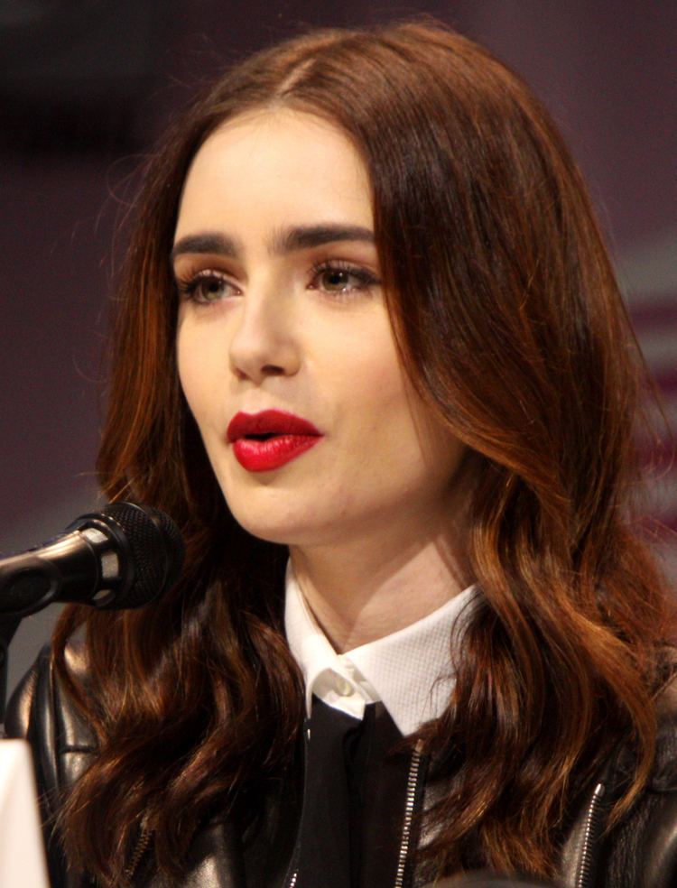 Lily Collins Lily Collins Wikipedia the free encyclopedia