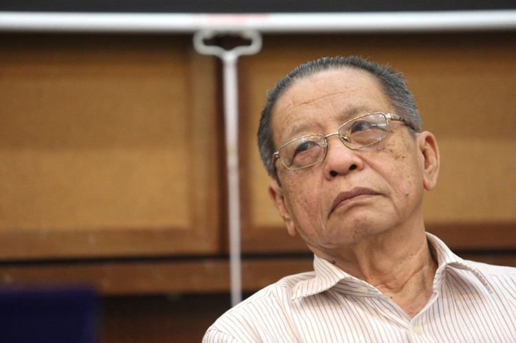Lim Kit Siang Kit Siang mulls quitting politics to save DAP from deregistration