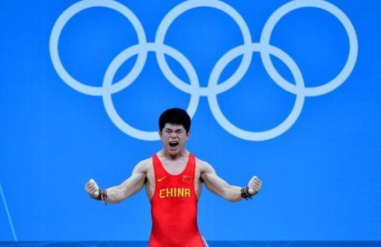 Lin Qingfeng Chinas Lin Qingfeng wins mens 69kg weightlifting gold at Olympics