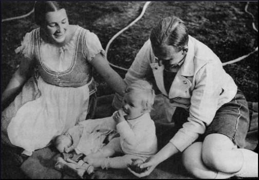 Lina Heydrich and her husband with their children
