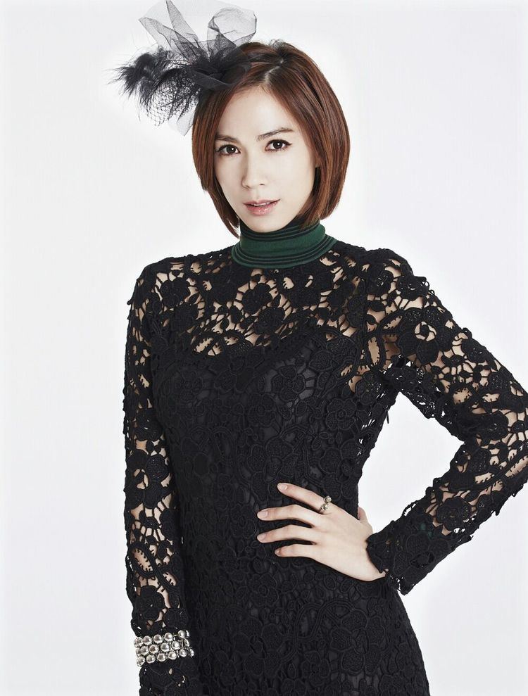 Lina redebuted as member of the South Korean girl group The Grace in 2005. 