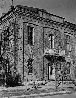 Lincoln County Courthouse (1872) httpsuploadwikimediaorgwikipediacommonsthu
