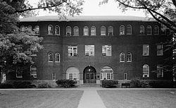 Lincoln Hall, Berea College httpsuploadwikimediaorgwikipediacommonsthu