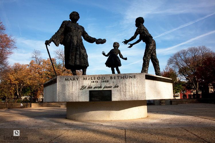 Lincoln Park (Washington, D.C.) Let her works praise her Mary McLeod Bethune Statue Lincoln Park