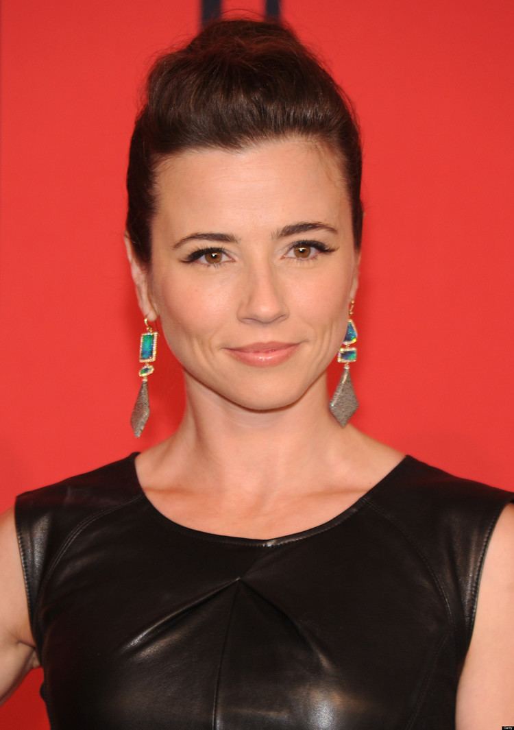 Linda Cardellini Linda Cardellini Engaged Freaks And Geeks Actress And Boyfriend