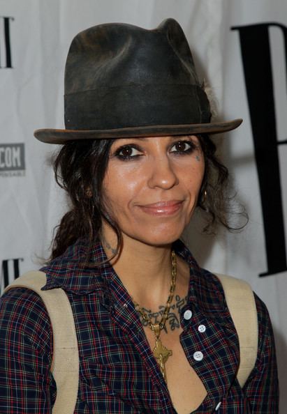 Linda Perry Linda Perry signs two artists to her label Music Row Girl