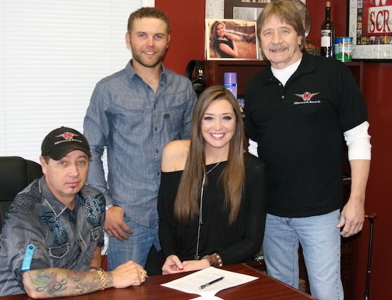 Lindsey Cardinale Lindsey Cardinales Good News Signed a Record Deal