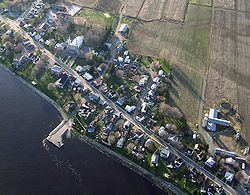 Some communities along the Saint Lawrence River in Quebec, Canada, developed as linear settlements, as is still clearly seen in Champlain, Quebec