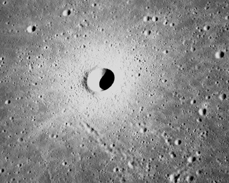 Linné (crater)