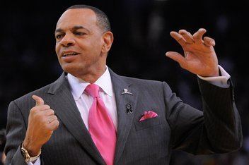 Lionel Hollins Lionel Hollins39 left hand has broken fingers that never