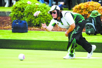 Lisa Phillips (lawn bowls) Lisa Phillips hits Number one 711