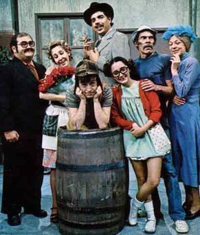 Florinda Meza, Maria Antonieta de las Nieves, Rubén Aguirre, Edgar Vivar, and Angelines Fernández, and Ramón Valdés in El Chavo del Ocho