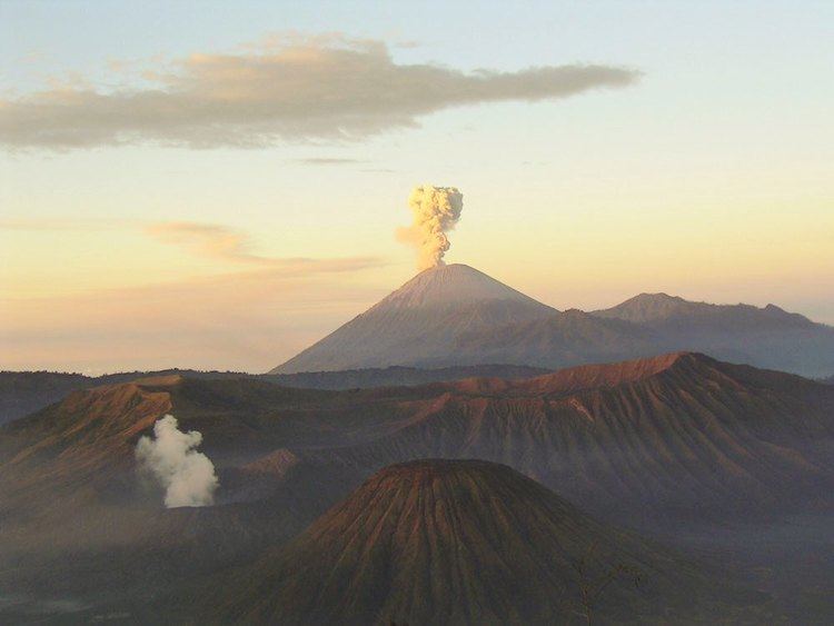 List of volcanoes in Indonesia