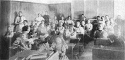 Little Red School (Kingman, Arizona) httpsuploadwikimediaorgwikipediacommonsthu