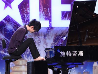 Liu Wei (pianist) Armless Pianist Liu Wei Defies Odds On Chinas Got Talent