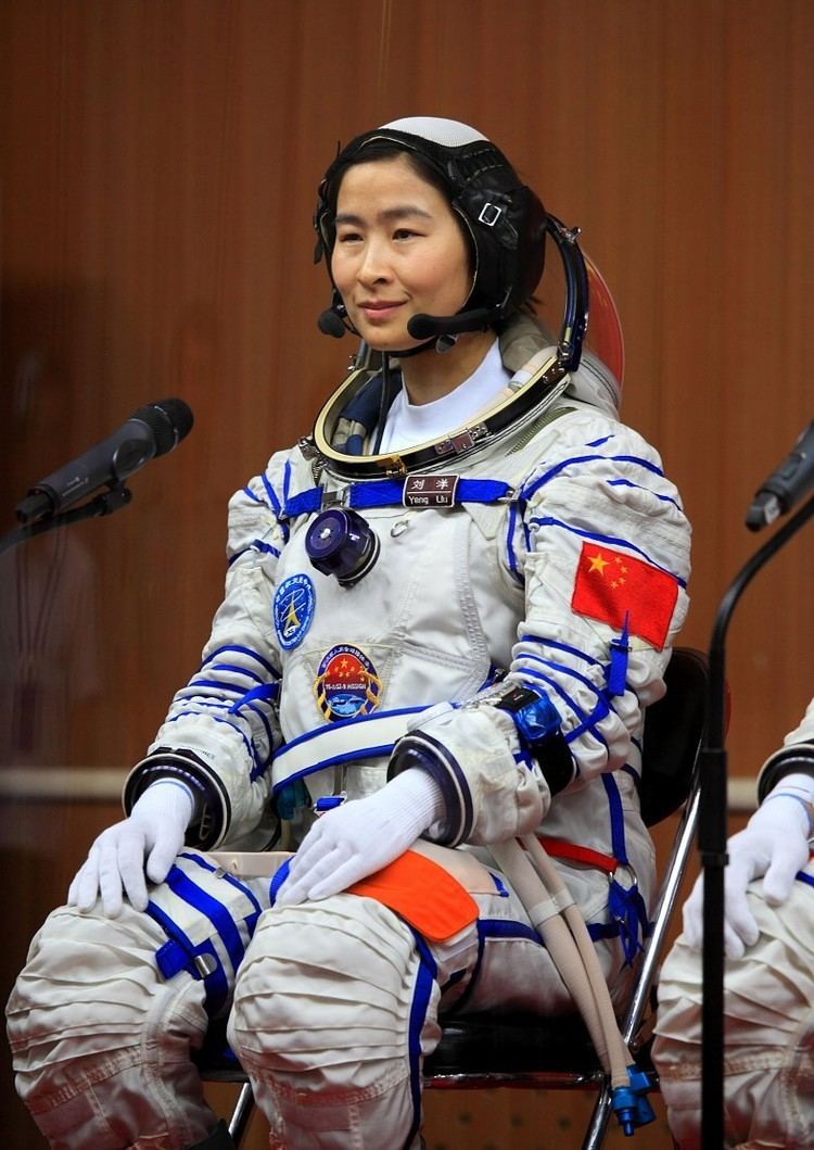 Liu Yang (astronaut) Liu Yang China39s first female astronaut safely back on