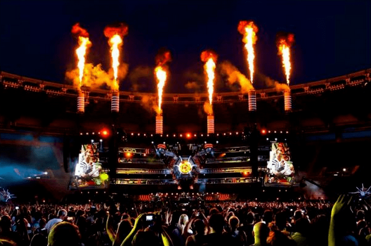 Live at Rome Olympic Stadium Butterflies and Hurricanes unsustainedcitizen Muse Live At Rome