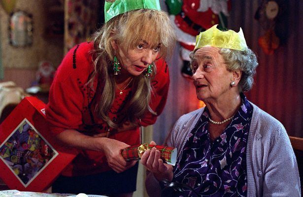 Barbara (Sue Johnston) and Nana (Liz Smith) in a movie scene from "The Royle Family, 1998"