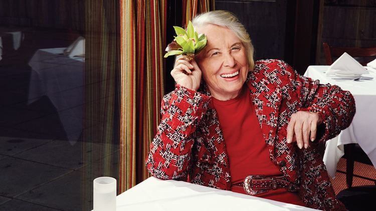 Liz Smith (journalist) Infamous Gossip Columnist Liz Smith The New York Issue Hollywood