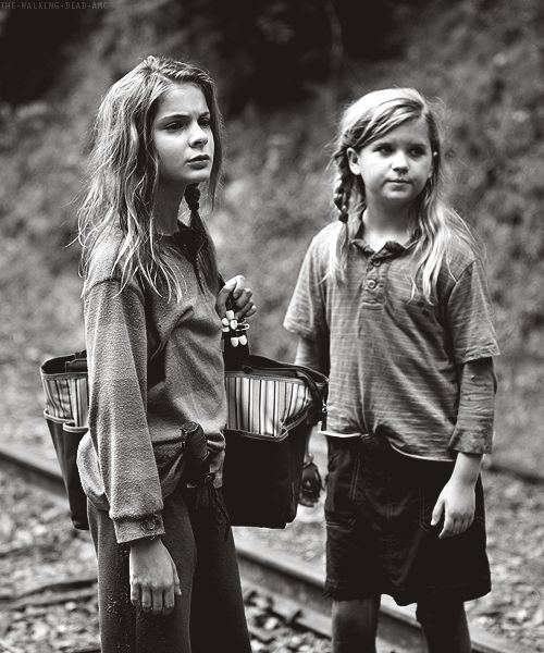 Lizzie and Mika Samuels The Walking Dead season 4 ep10 Mika amp Lizzie We39re gonna miss you