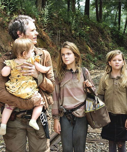 Lizzie and Mika Samuels 1000 images about Lizzie from The Walking Dead on Pinterest