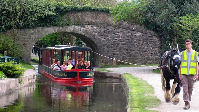 Llangollen Canal Walking Holidays UK Llangollen Canal Offa39s Dyke Castles