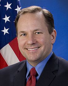 Lloyd Smucker httpsuploadwikimediaorgwikipediacommonsthu